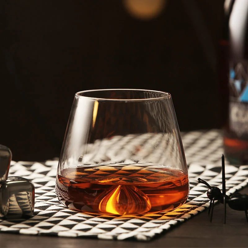 Wine Xo - كأس ويسكي جديد بقاعدة مقعرة لتجربة