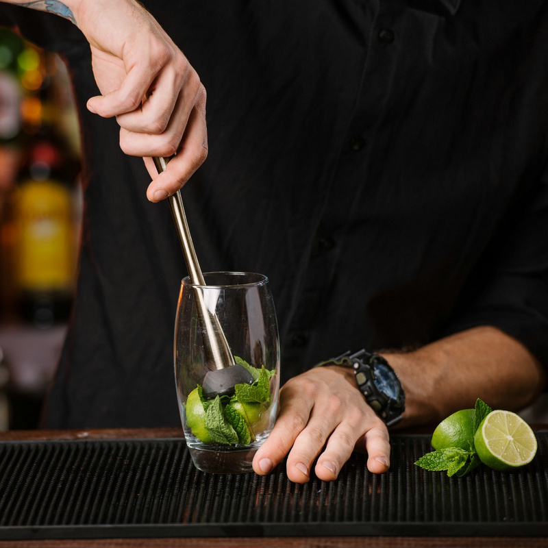 كوكتيل من الفولاذ المقاوم للصد - مراجعة Muddler Cocktail Bar وسعره